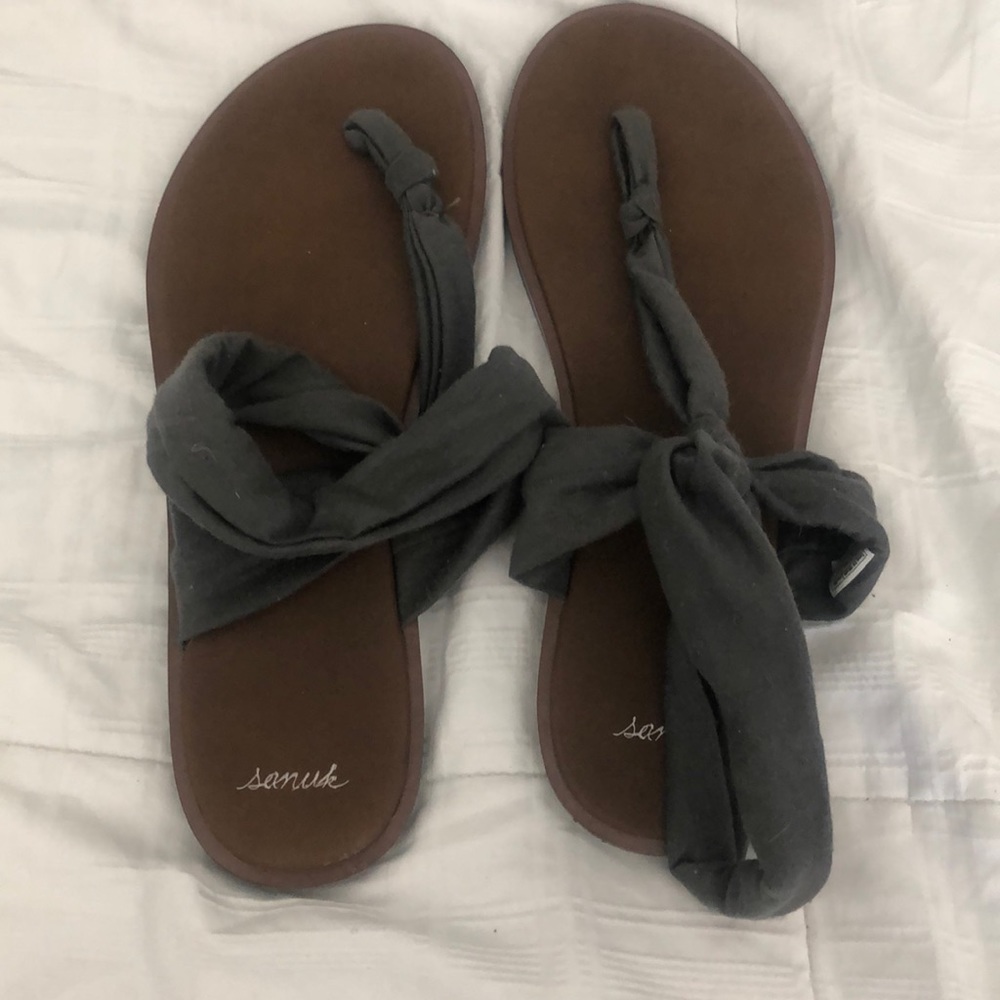 Sanuk yoga sandals size 11